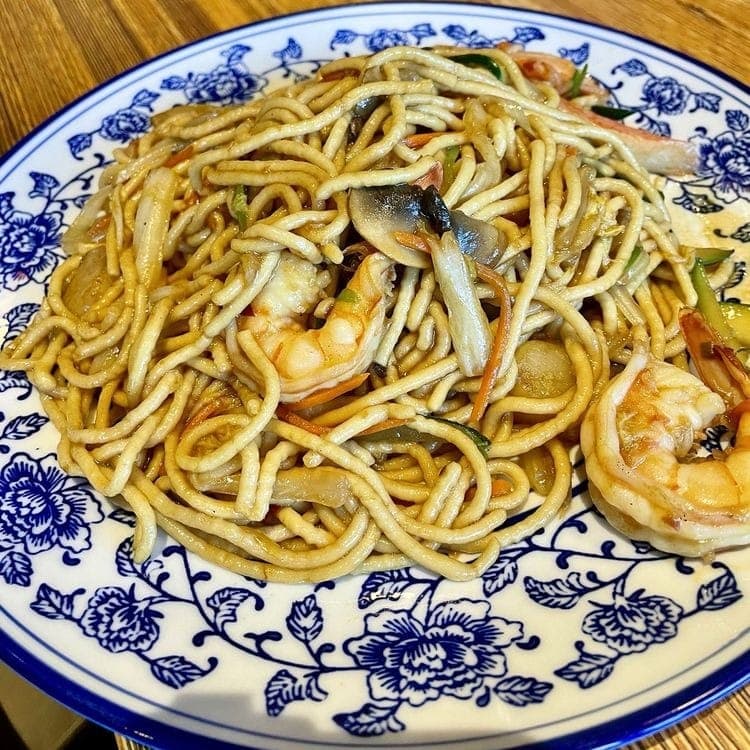 3. Shrimp Stir-fry Hand Noodles 大蝦炒麵